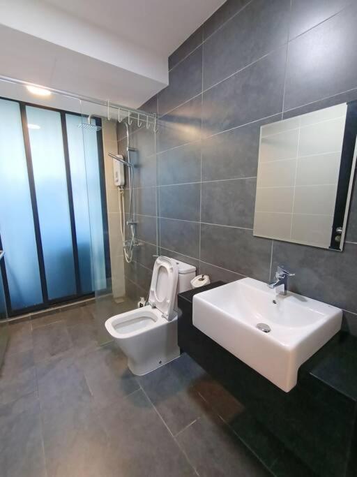 C0704 Almas Suite Seaview & Netflix Stay 努沙再也 外观 照片